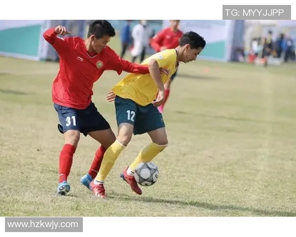 平湖足球热潮兴起青少年踢球活动蓬勃发展助力健康成长 平湖足球热潮兴起青少年踢球活动蓬勃发展助力健康成长