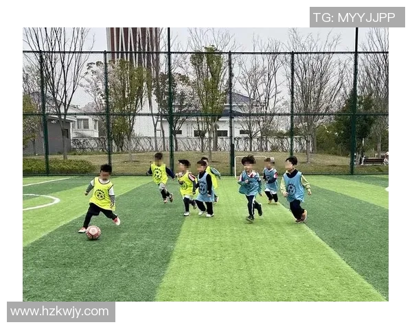 提升足球视力的技巧与训练方法助你在比赛中更具优势