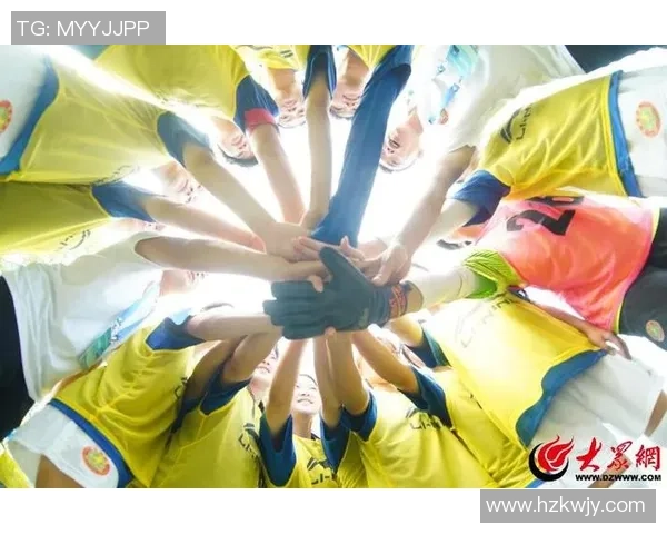 足球拼图活动：团结协作，共同拼出梦想的绿茵场景